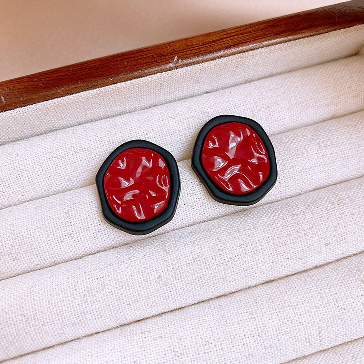 VINTAGE RED PLEATED OVAL EARRINGS