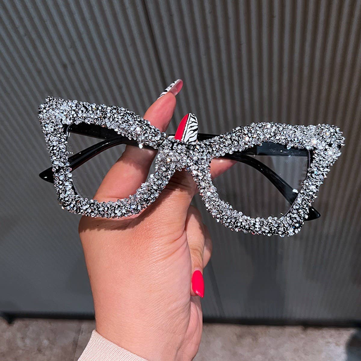 BLACK FRAME CAT-EYE GLASSES WITH RHINESTONES_CWASG0764