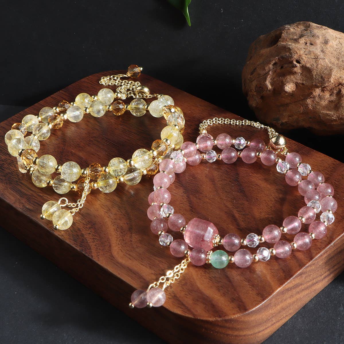 Design a fringed fashionable double-loop bracelet