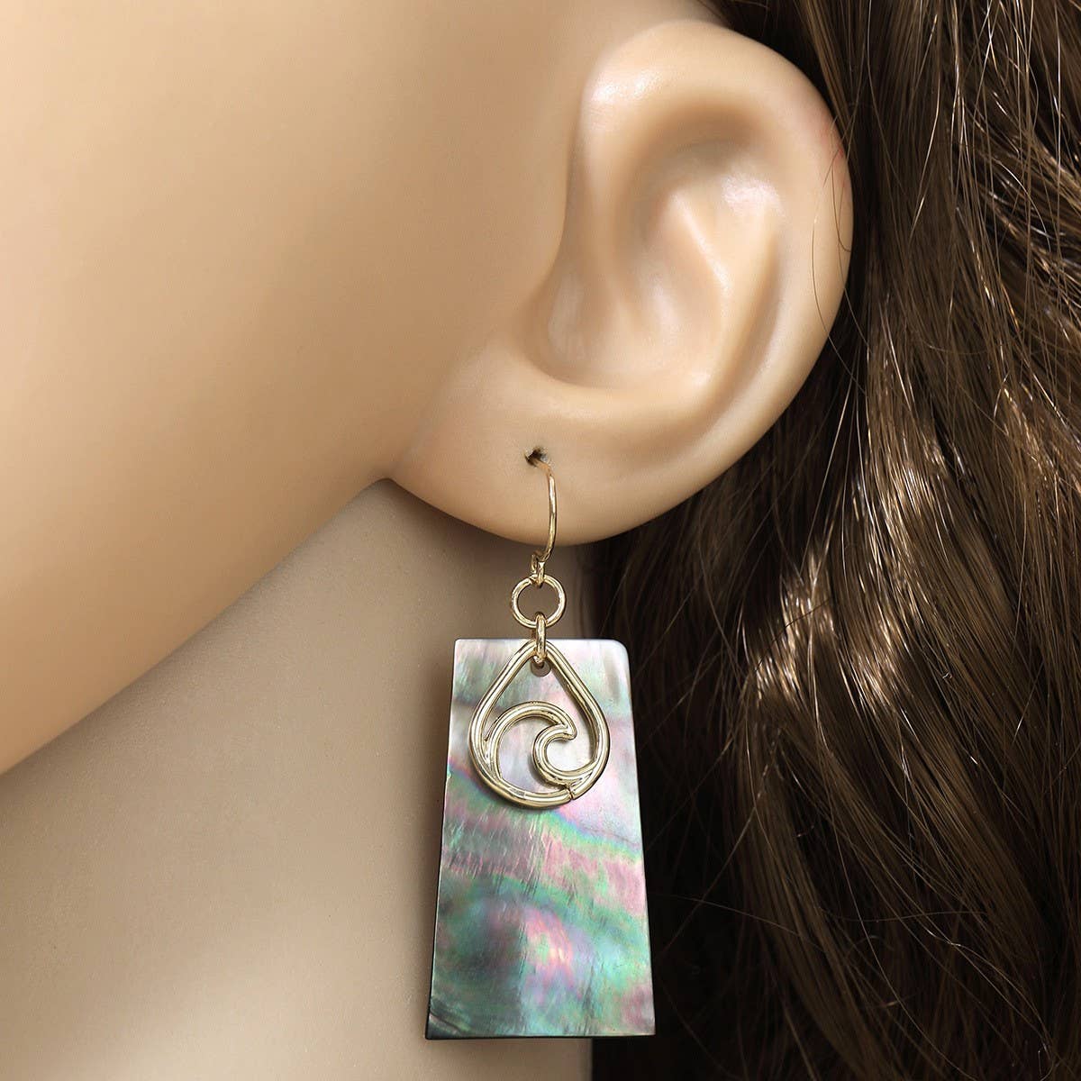 FASHIONABLE BLACK SHELL TRAPEZOID EARRINGS_CWMM4269