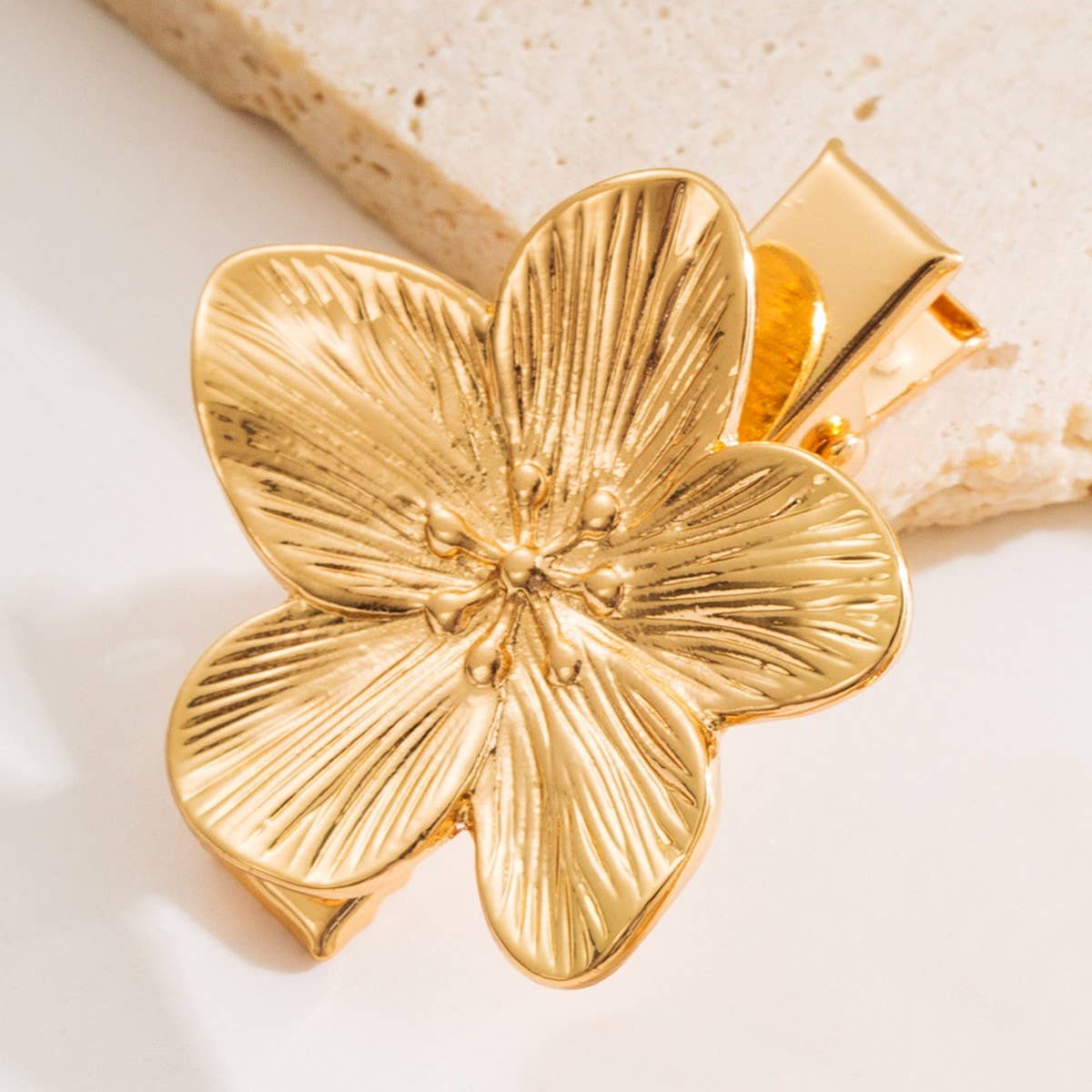 Metal Heart Flower Hair Clip ? Elegant & Minimal