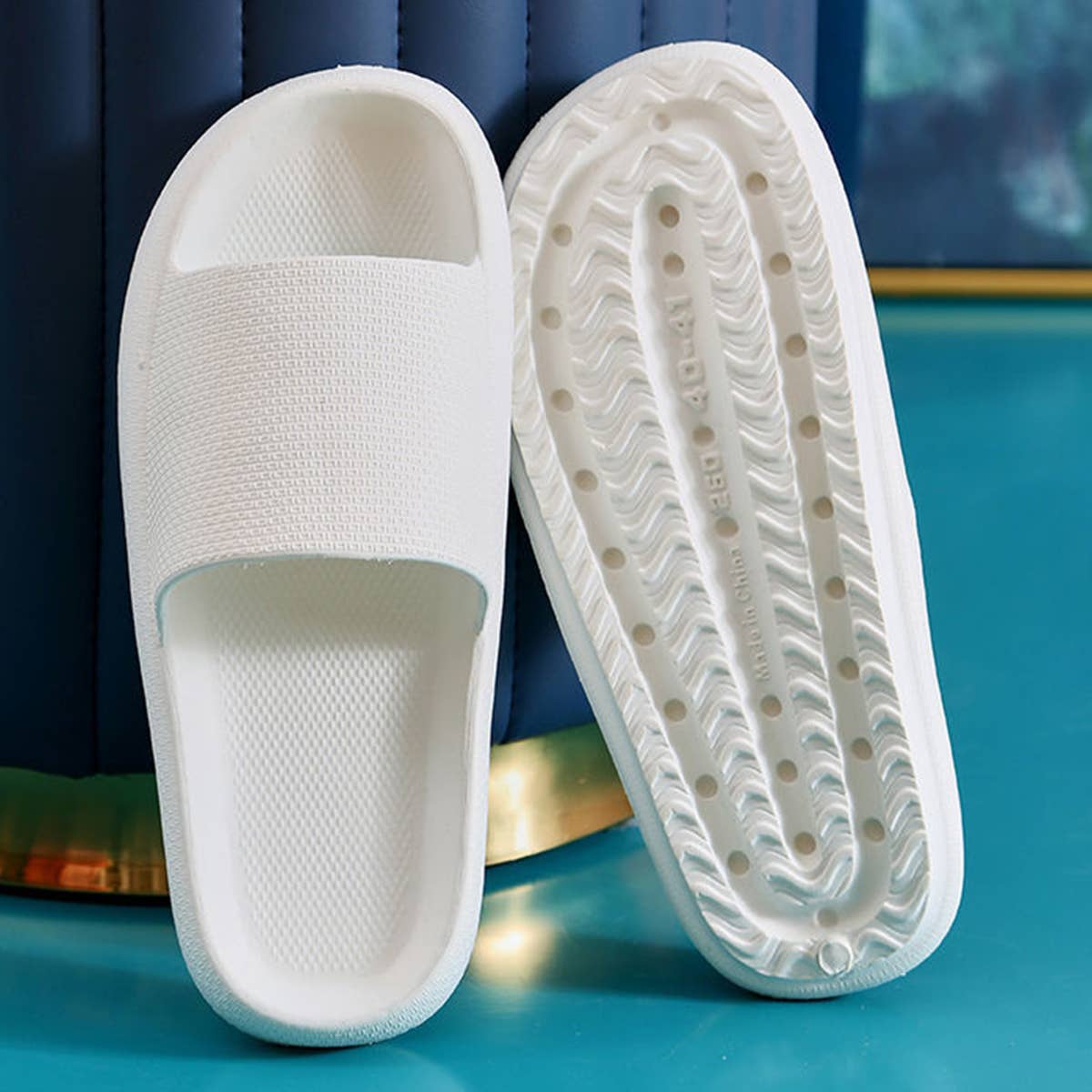 HOUSEHOLD LIGHTWEIGHT SOLID COLOR SLIPPERS