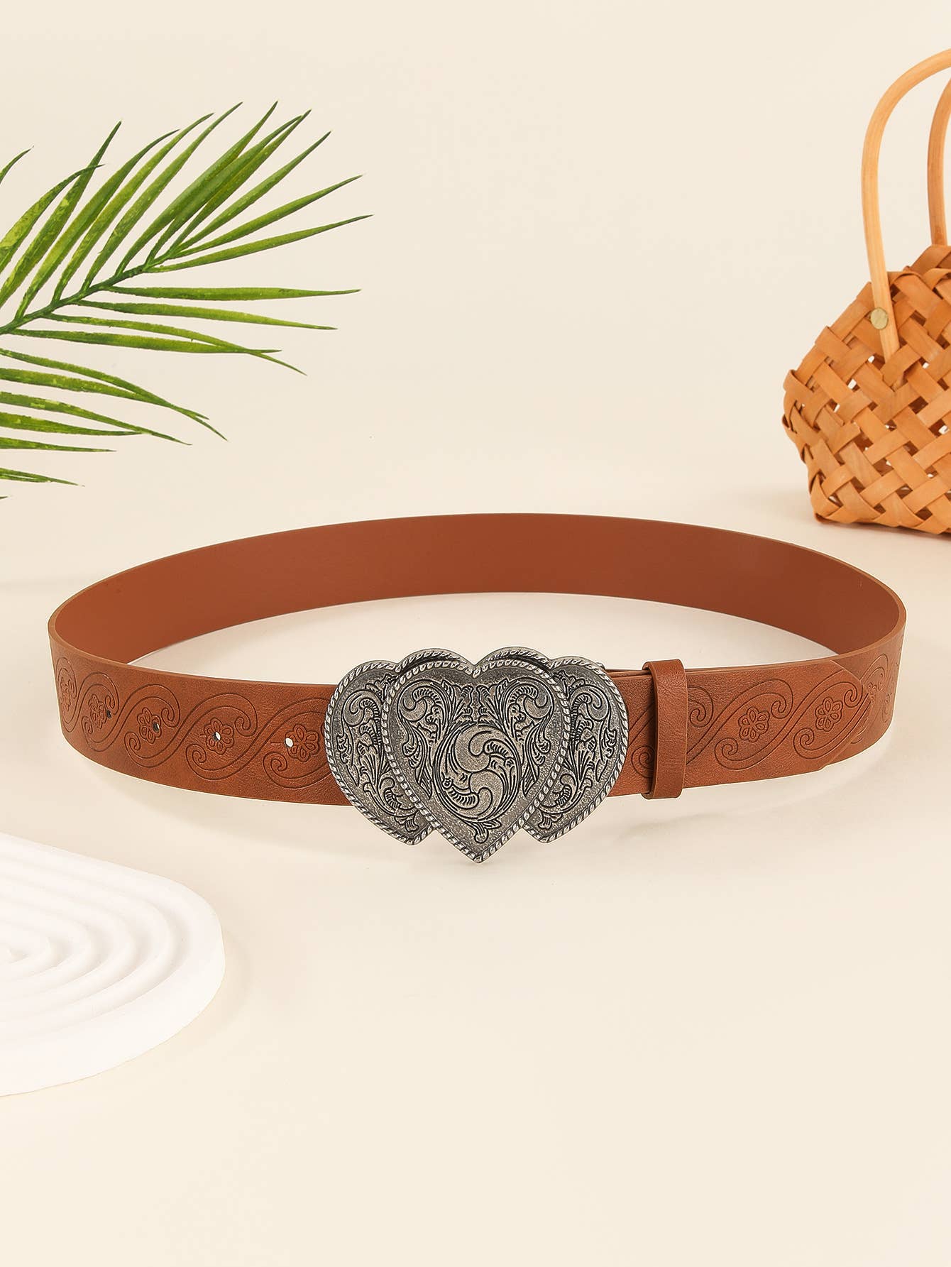 Retro heart-shaped engraved punk exquisite belt