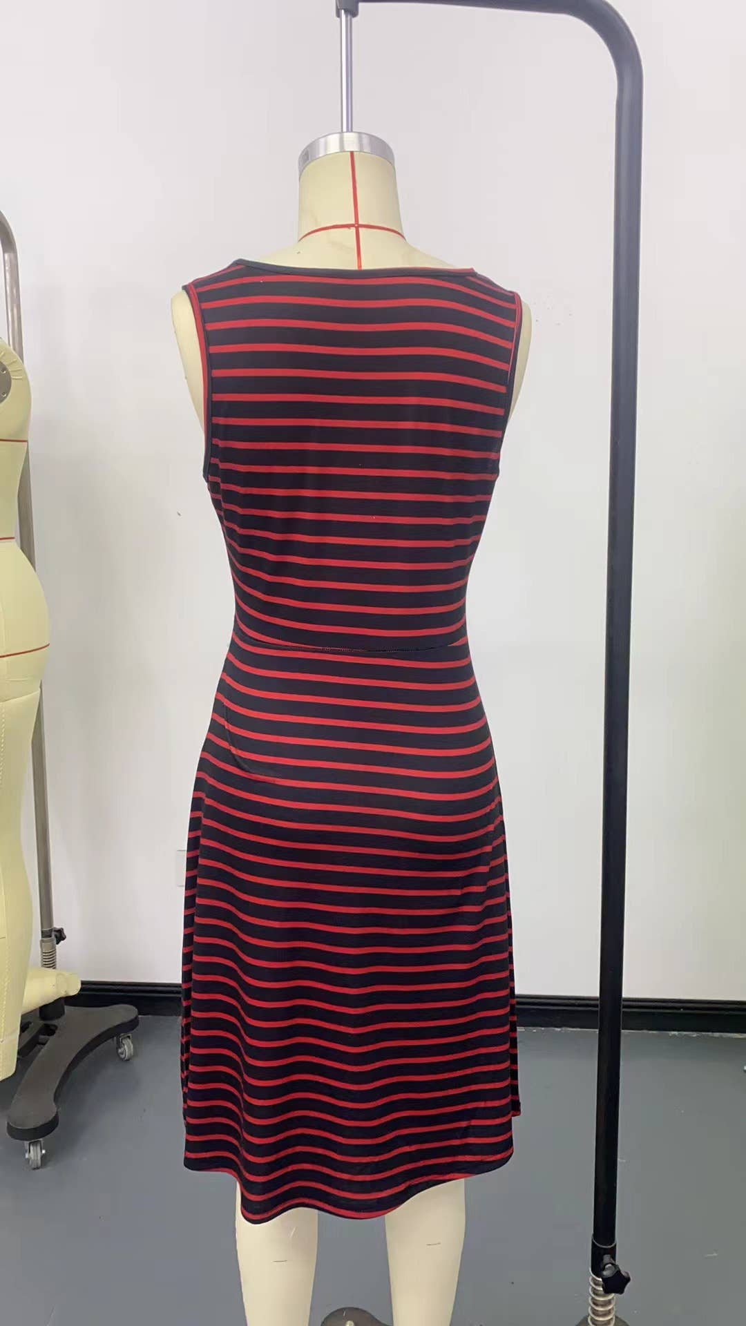 Stripe round-neck sleeveless color-blocked dress