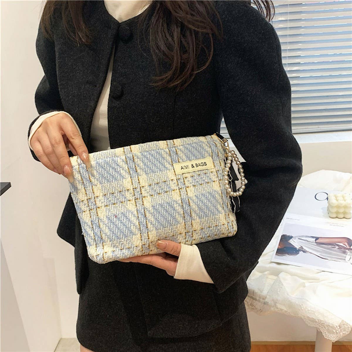 WOMEN'S STRIPED WOOLEN STORAGE COSMETIC BAG_CWAB4380