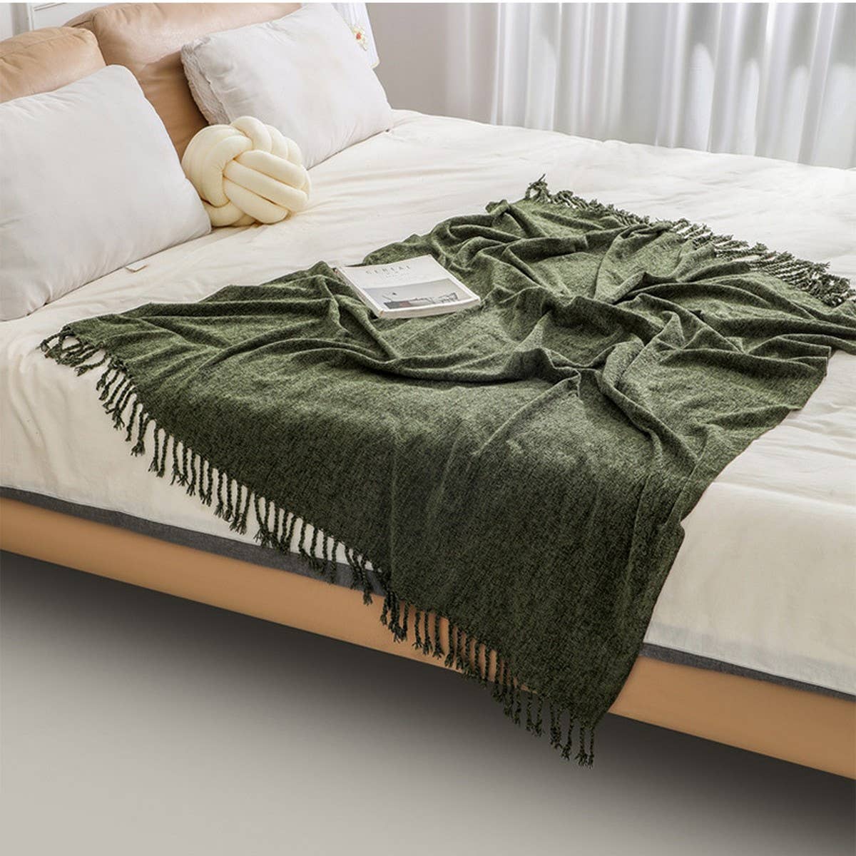FRINGED SOFT AND WARM KNITTED BLANKET
