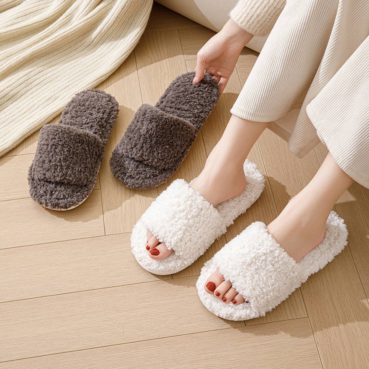 HOME SOLID COLOR CURLY COTTON SLIPPERS