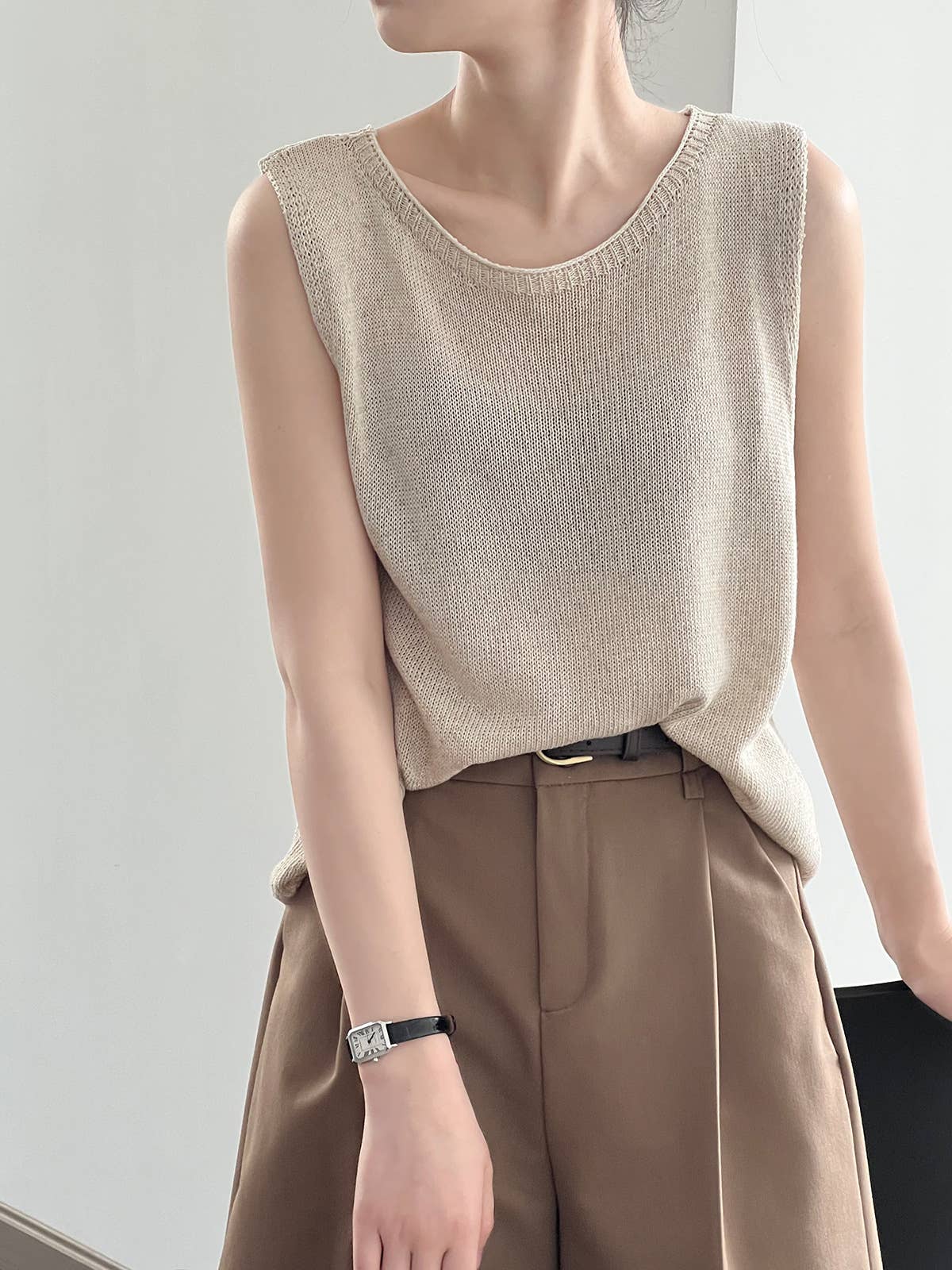 SIMPLE SOLID COLOR U-NECK KNIT VEST