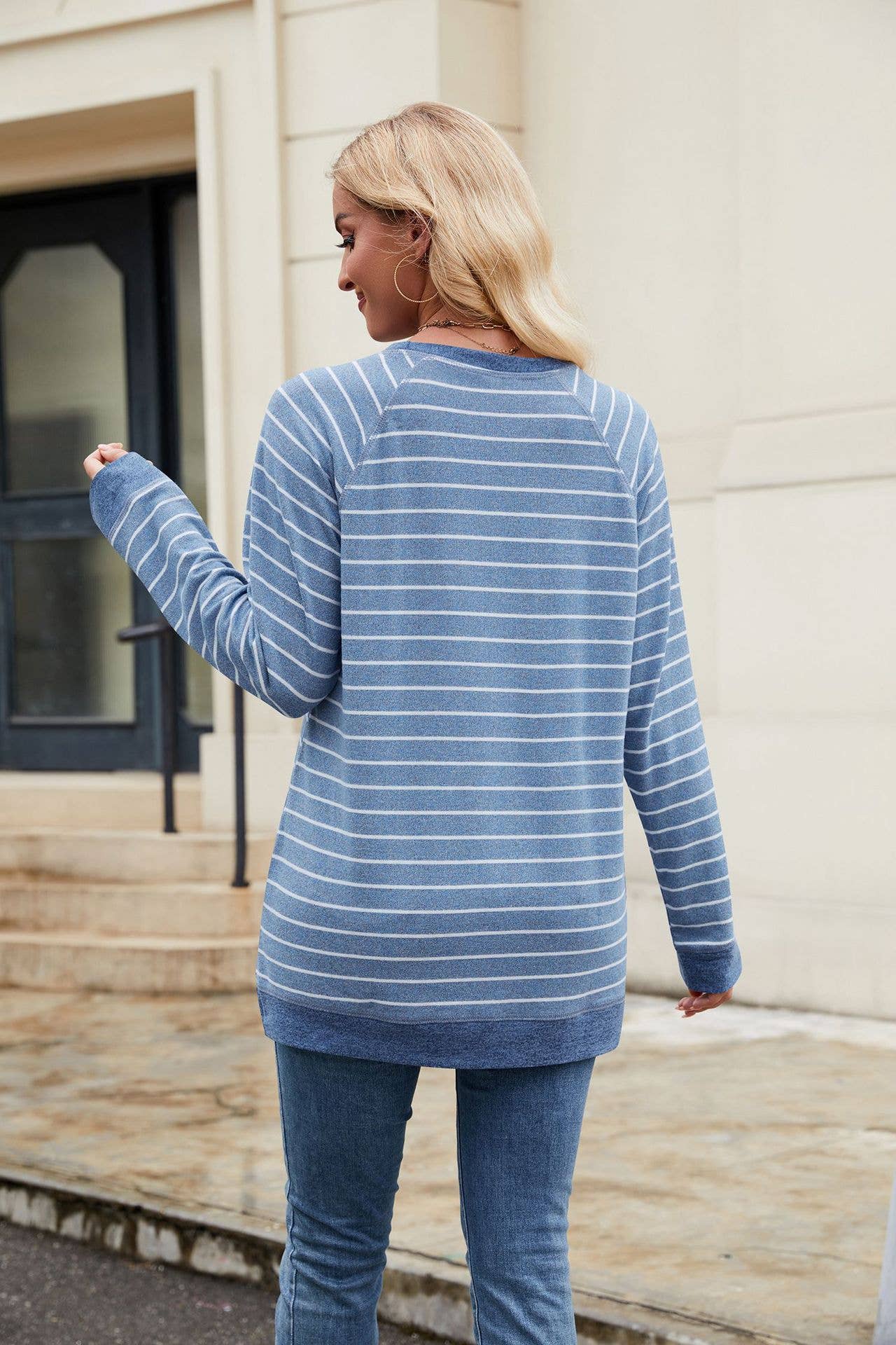 Striped round-neck long-sleeved pocket T-shirt