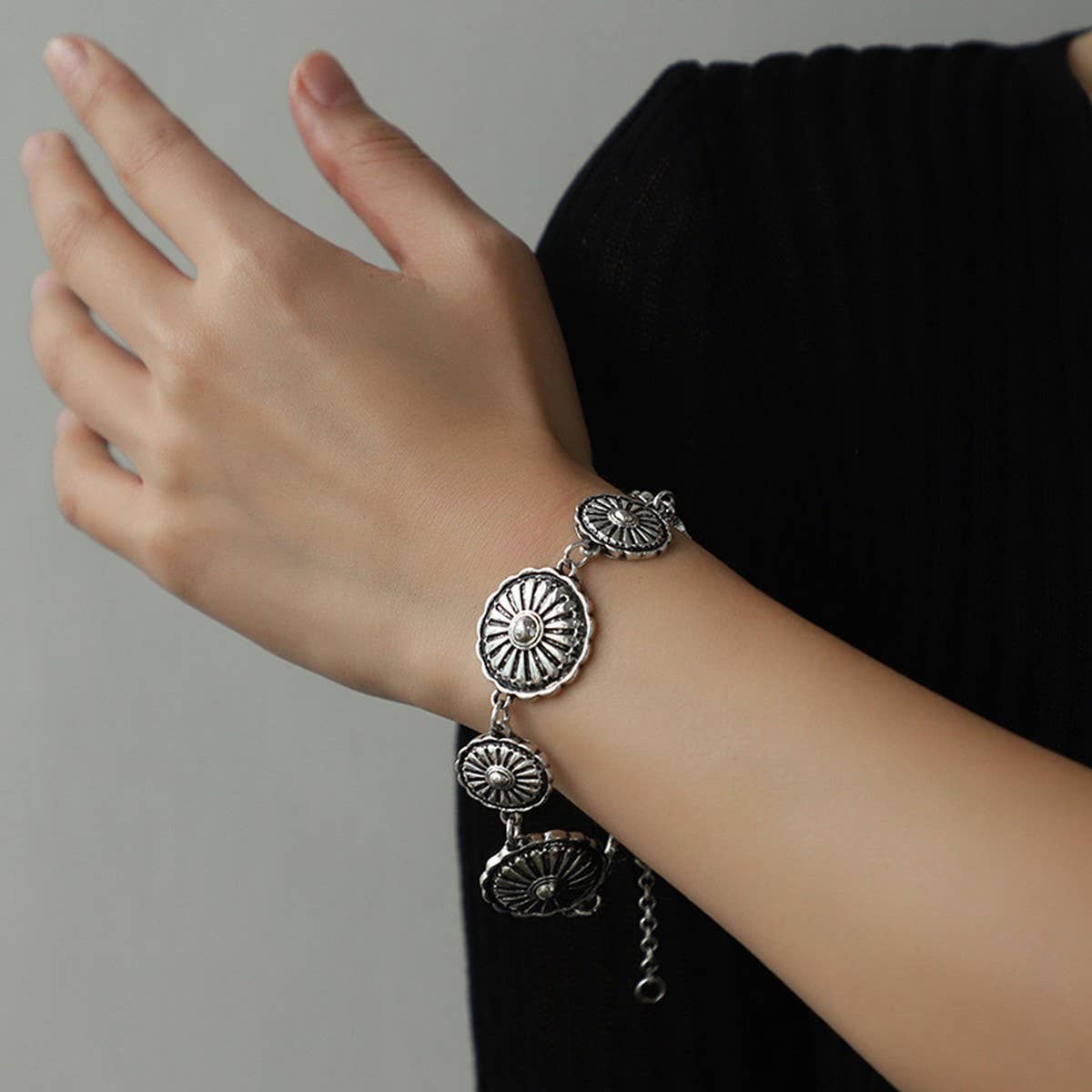 WOMEN'S HIGH-END FASHION EARRINGS AND NECKLACE SET