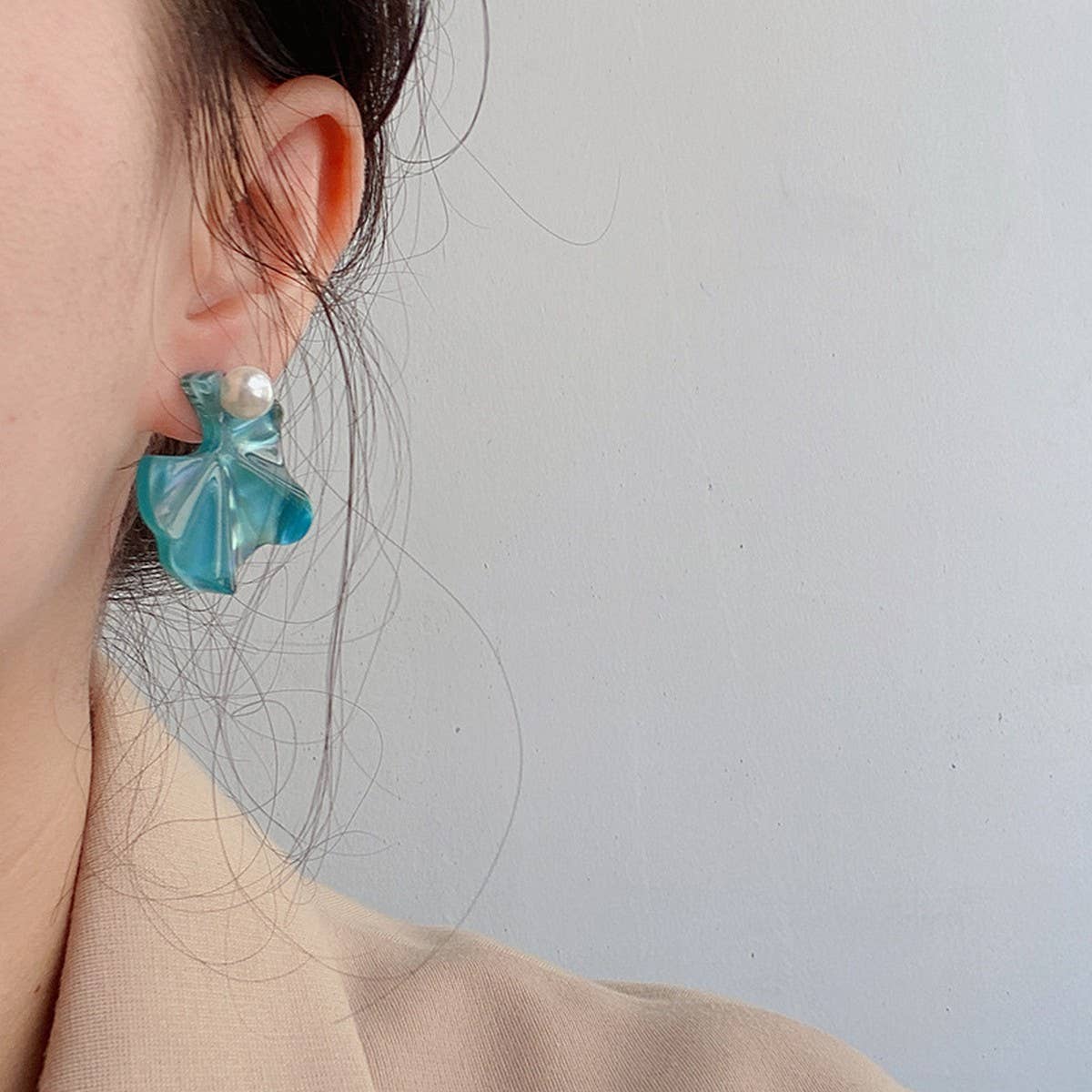 WAVE PLEATED THREE-DIMENSIONAL EARRINGS