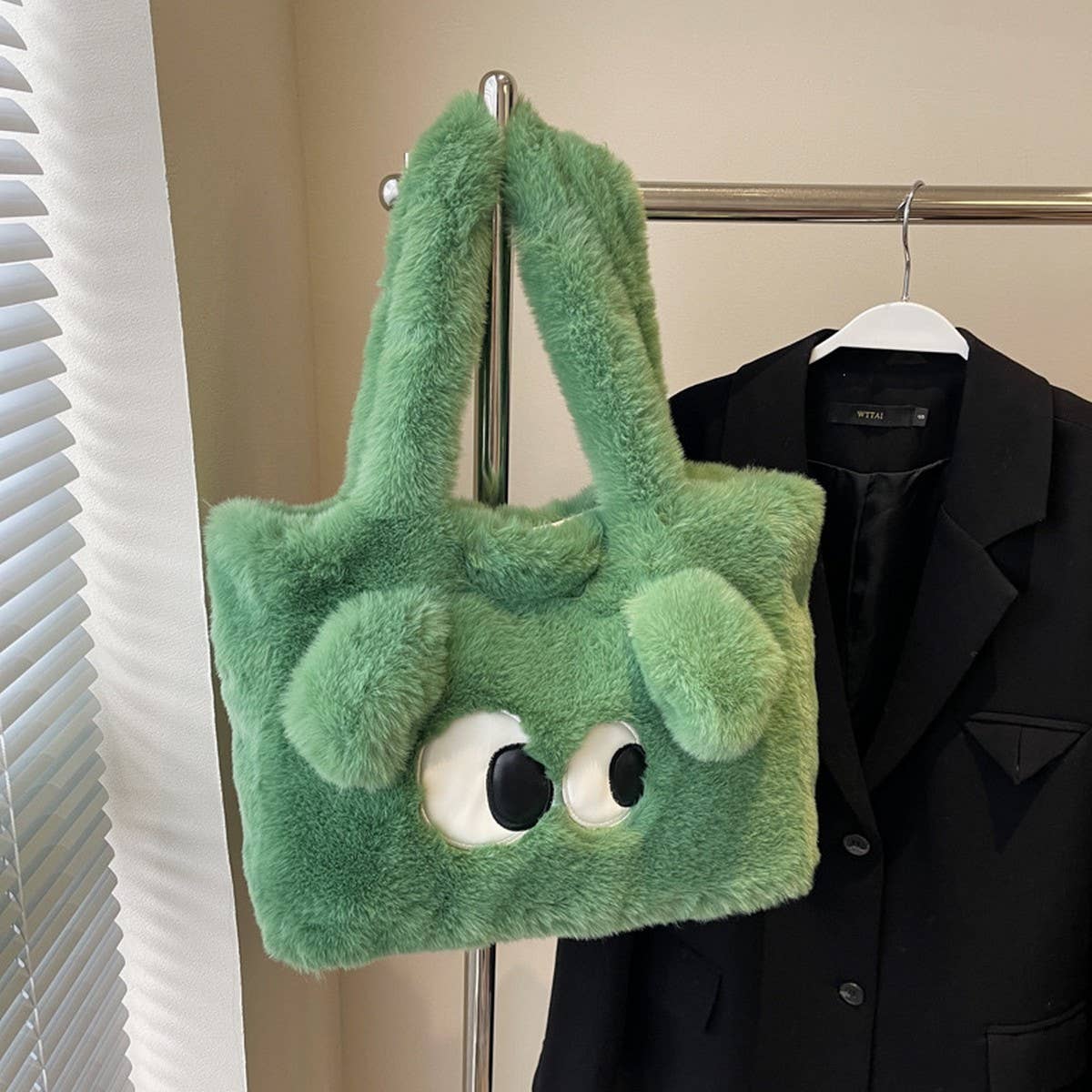 WINTER CARTOON LARGE CAPACITY SHOULDER PLUSH BAG_CWAB3937