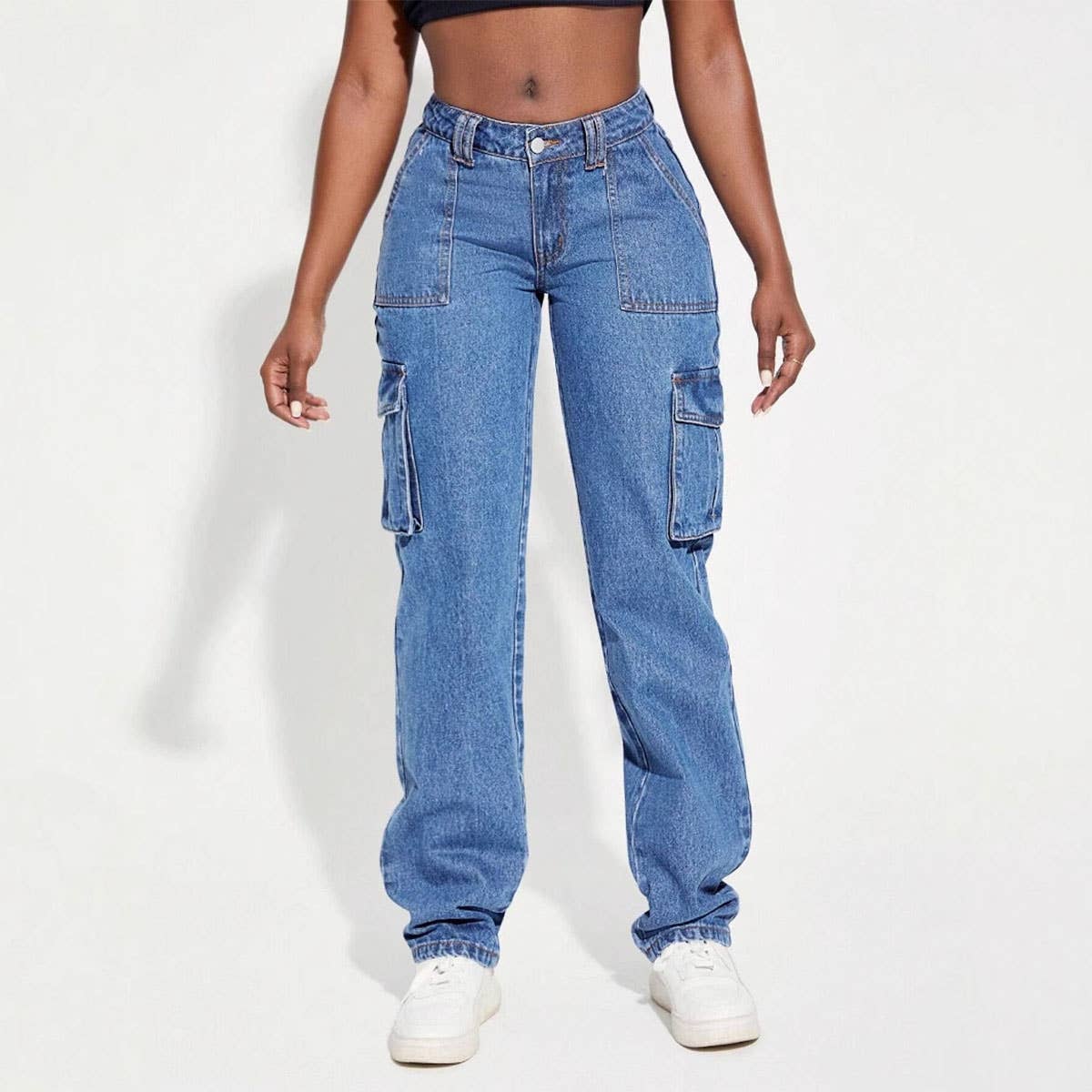 Vintage mid-waist cargo jeans with multiple pockets