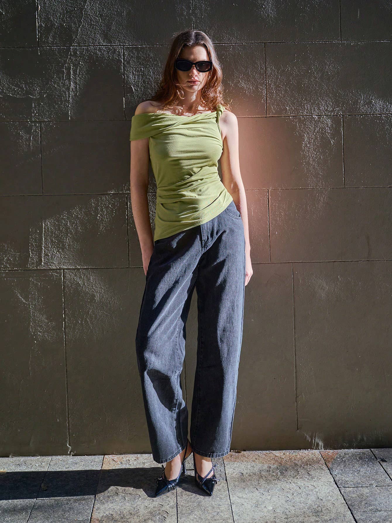 Fashionable sense of design one-shoulder T-shirt