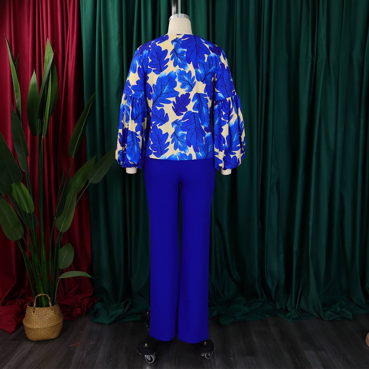 PRINTED TOP AND WIDE-LEG PANTS TWO-PIECE SET_CWSTB1142