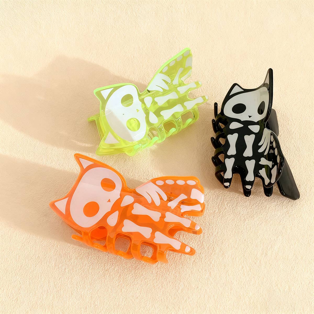 CWAHA07704_HALLOWEEN CAT SKULL ACRYLIC CLAW HAIR CLIP