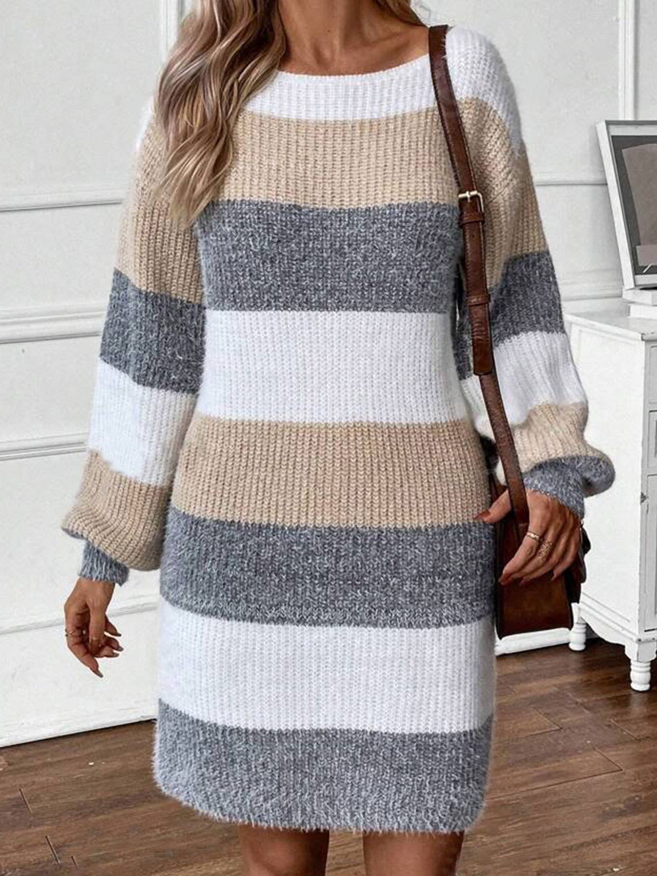 Round-neck long-sleeved knitted dress