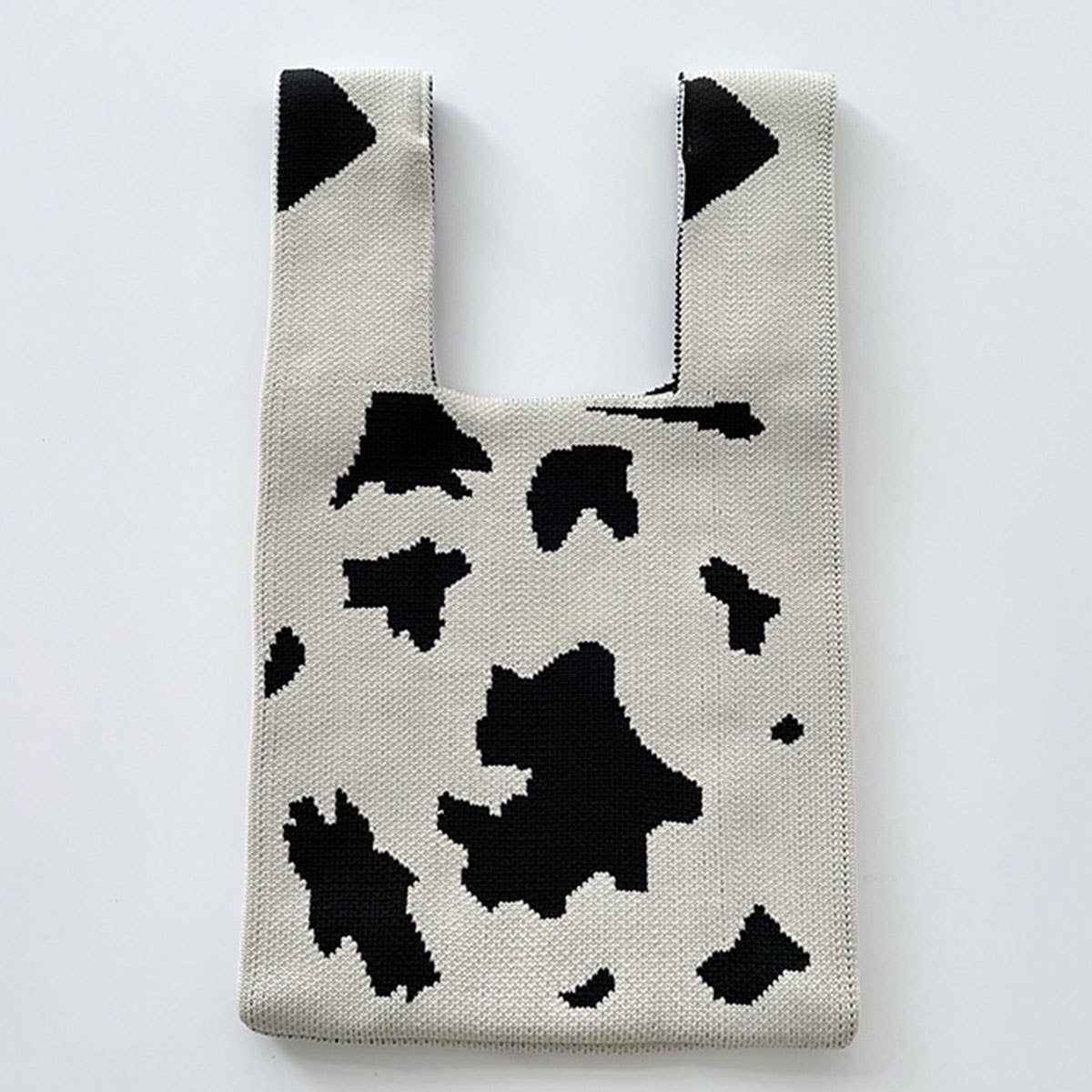 Heart-shaped color-blocked knitted handbag