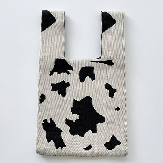 Heart-shaped color-blocked knitted handbag