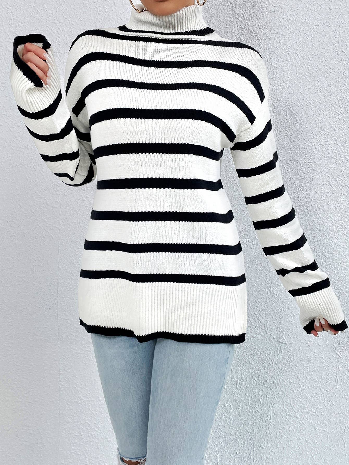 STRIPED TURTLENECK SWEATER IN CONTRASTING COLORS