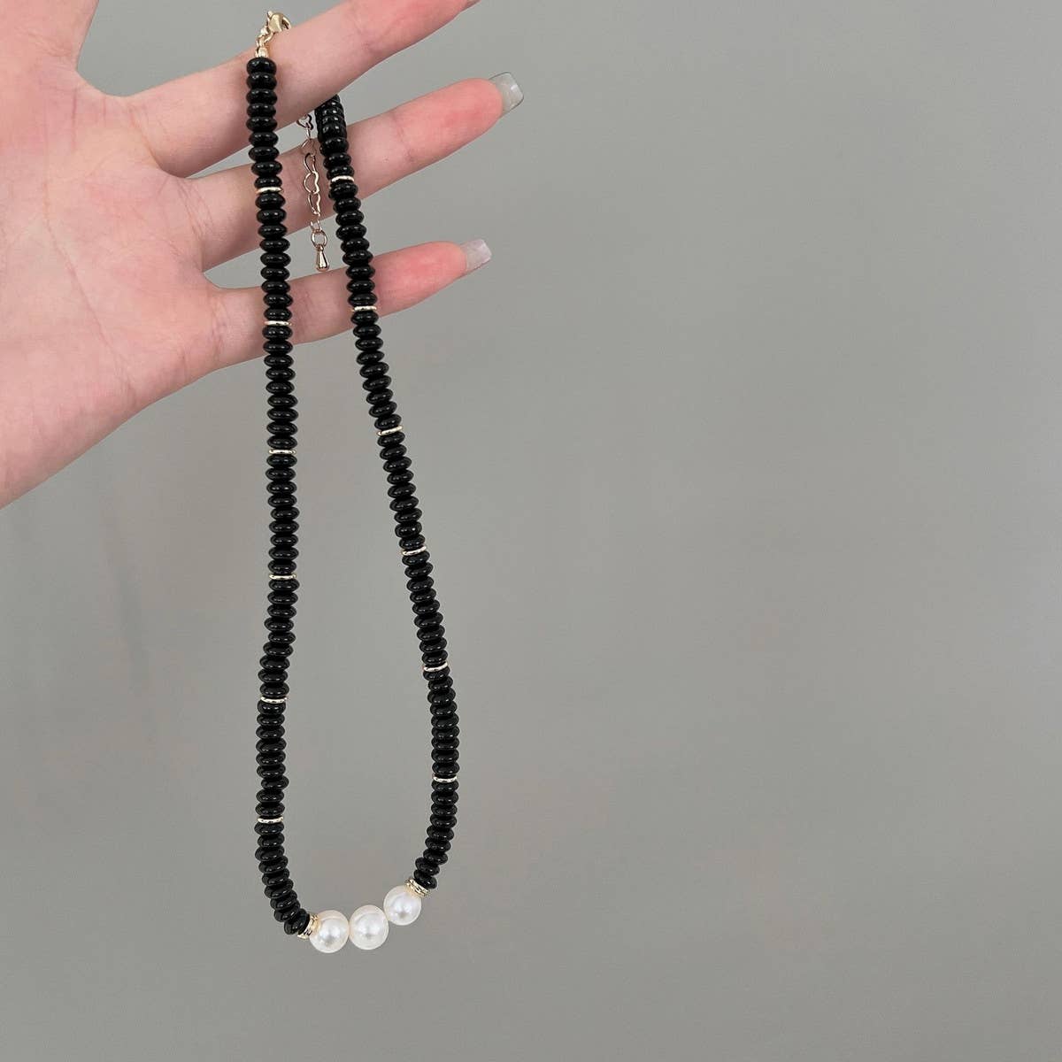 BLACK NATURAL STONE FRESHWATER PEARL NECKLACE_CWAJE1279