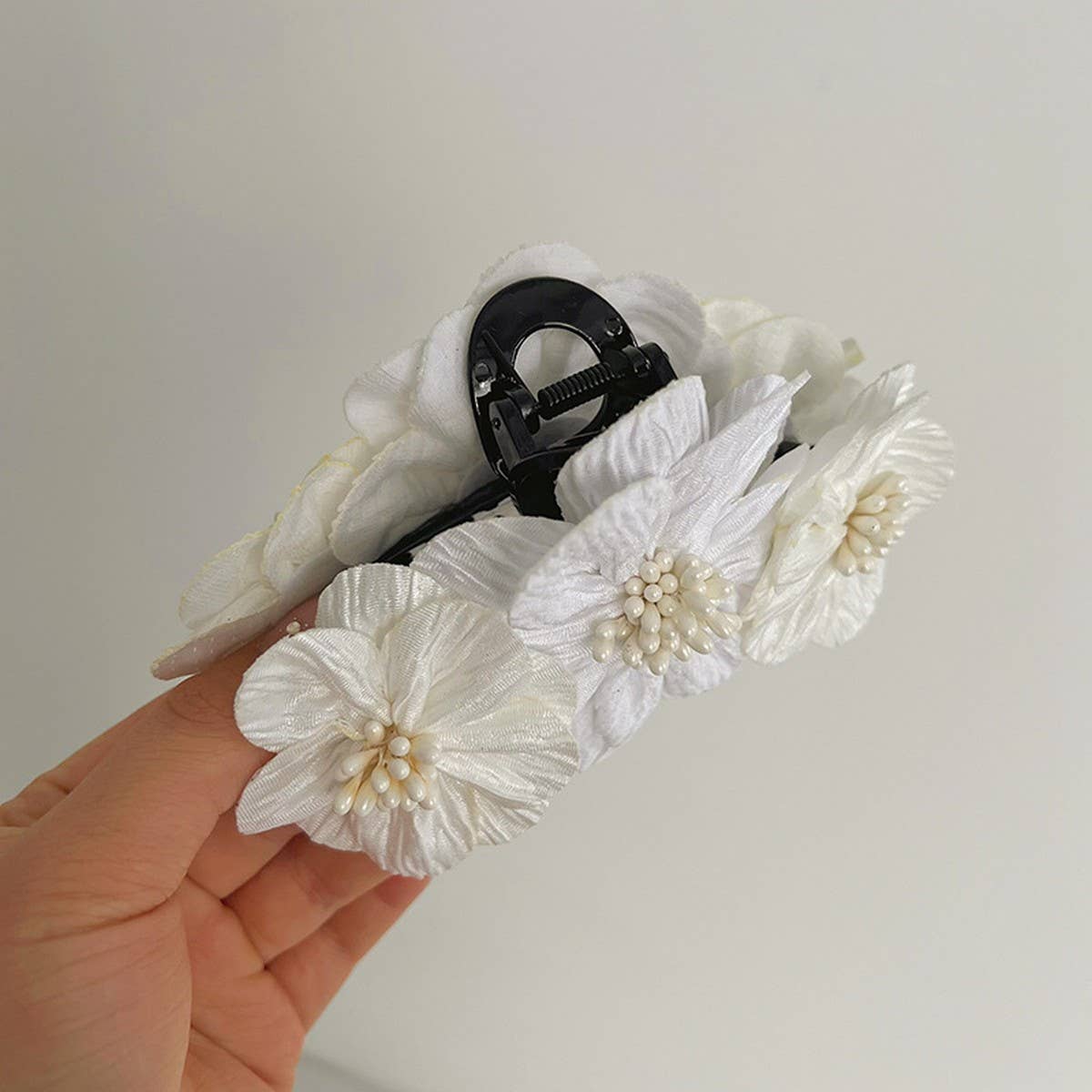 RETRO THREE-DIMENSIONAL FLOWER HAIRPINS_CWAHA1200