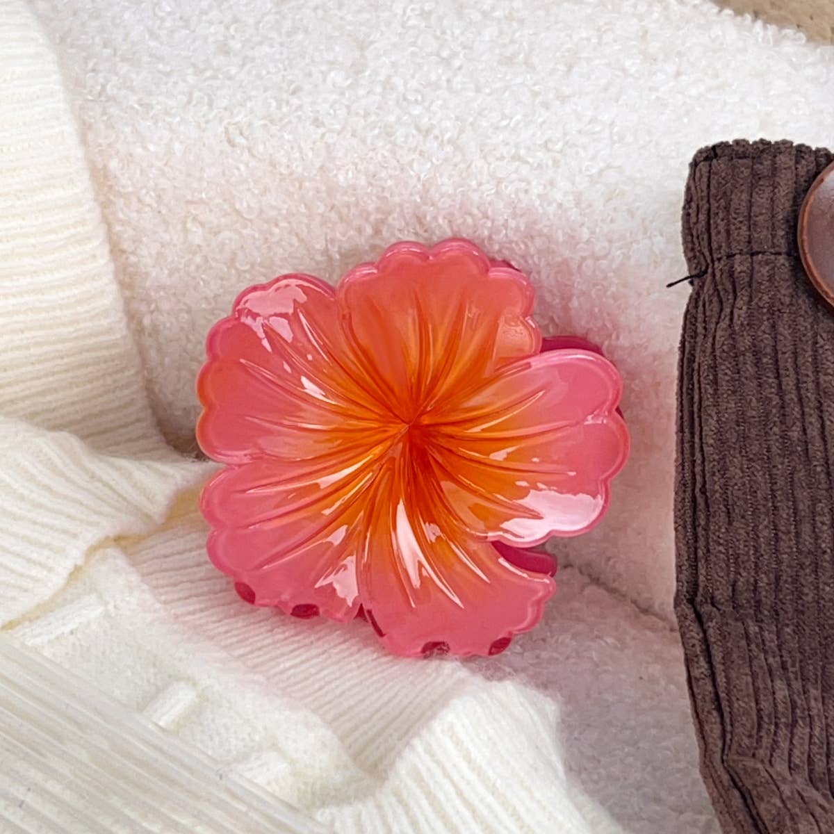 Summer wavy flower hair clip for seaside vacation