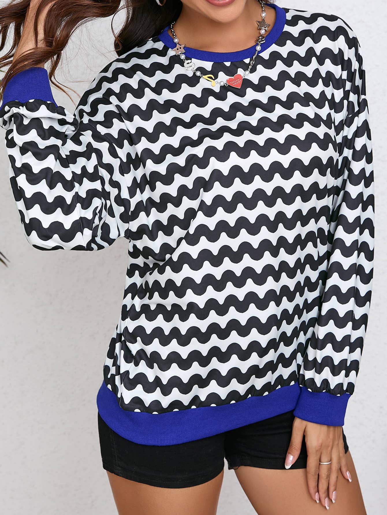 Wavy color-blocked long-sleeved sweatshirt