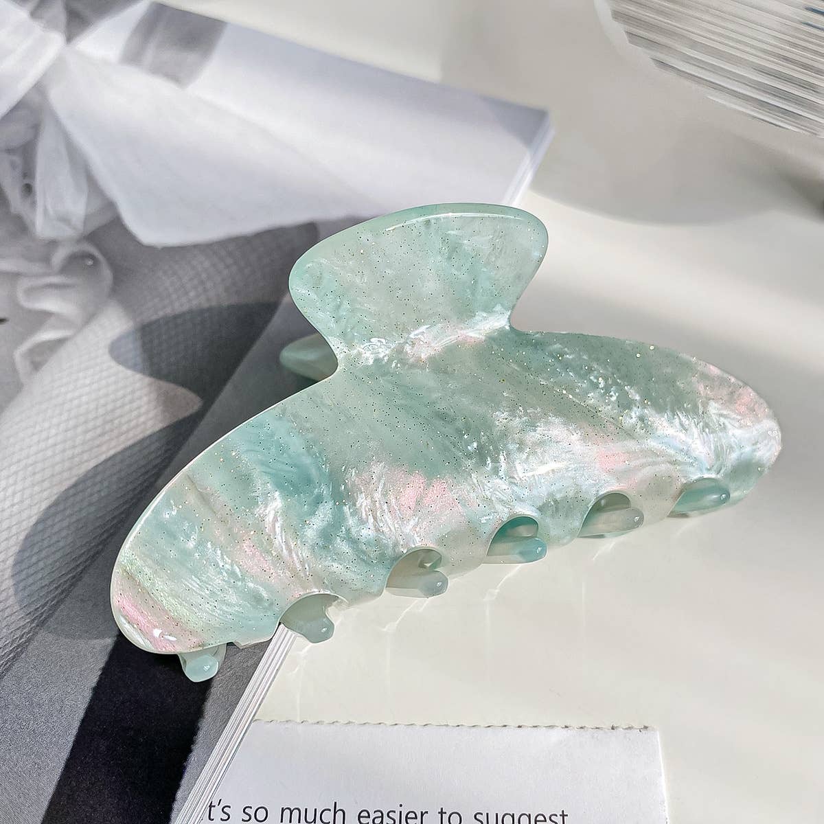 Large-size acetic acid-like jelly-colored gripper