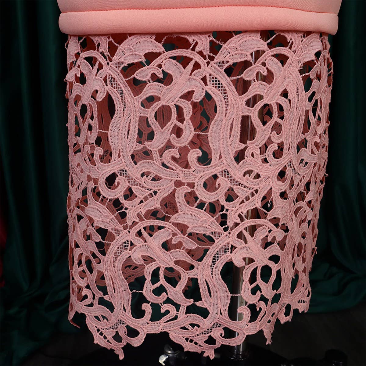 BOAT NECK LACE PATCHWORK LANTERN SLEEVE DRESS_CWDMD3683