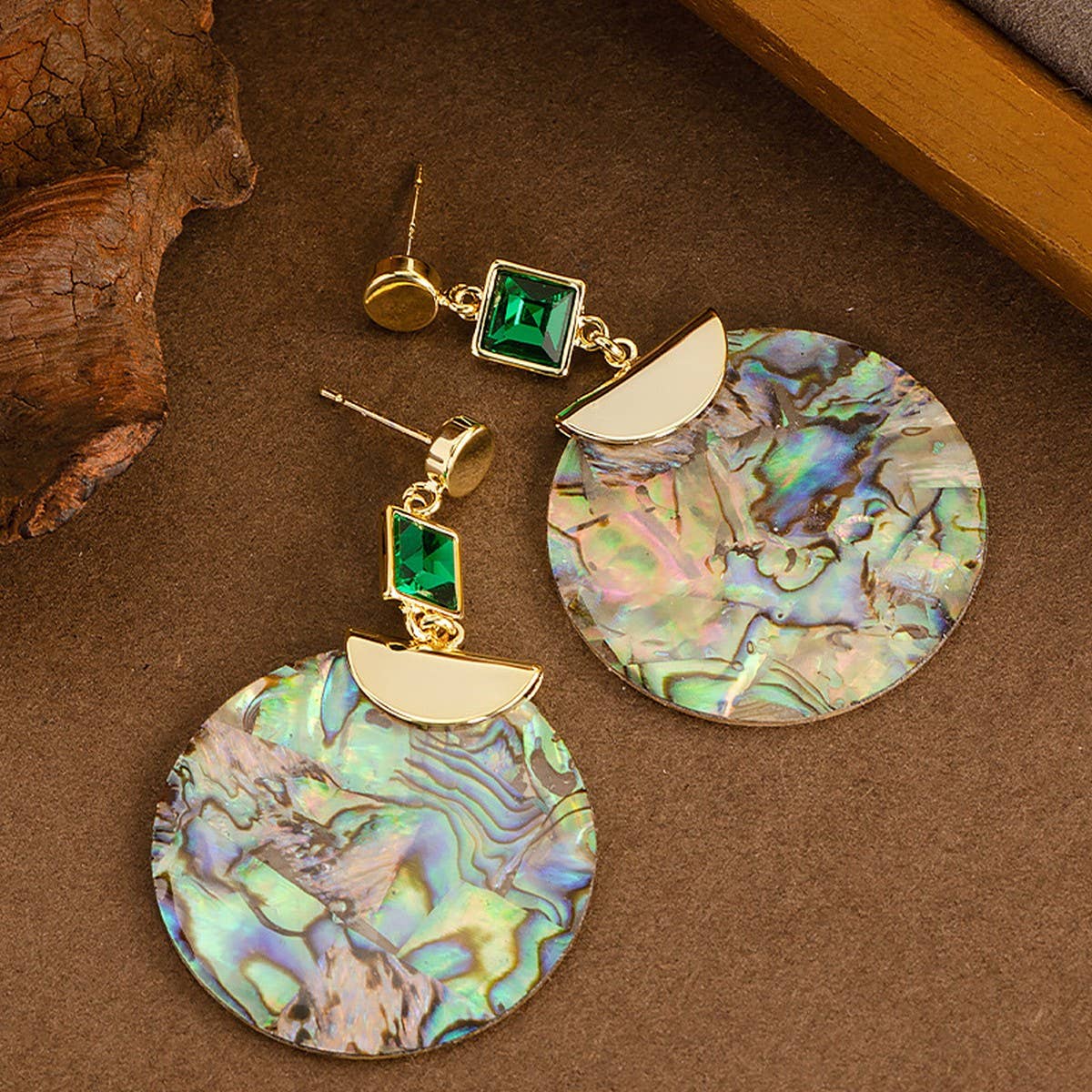 ABALONE TASSEL EARRINGS WITH ZIRCON_CWMM4304