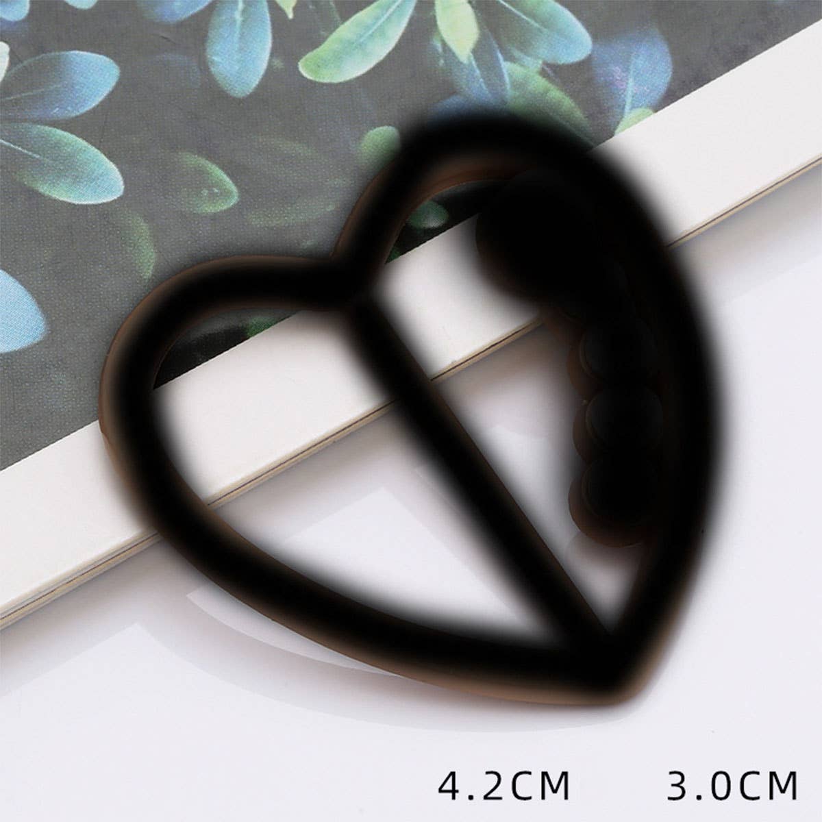 HEART-SHAPED METAL DIAMOND SCARF RING WITH LUSTER