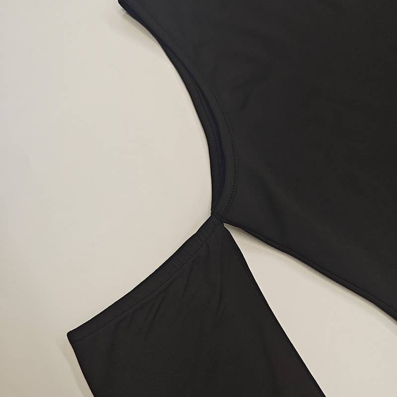 Solid color off-the-shoulder T-shirt