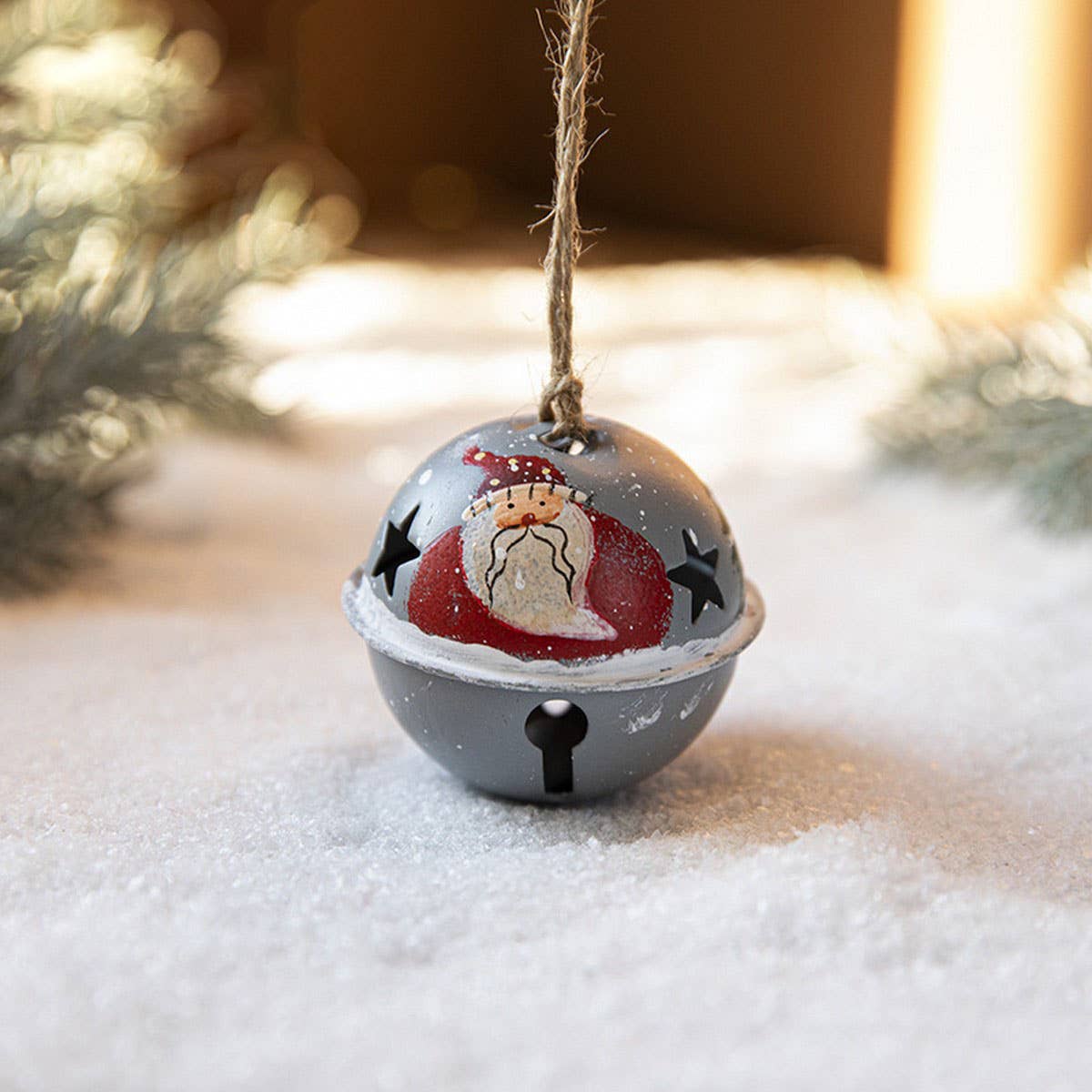 CWMM10372_CHRISTMAS SANTA PAINTED IRON BELL DOOR ORNAMENTS