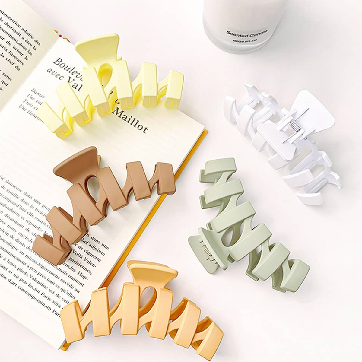Cream Wave Hair Claw - Chic Shark Clip for Women_CWAHA1586