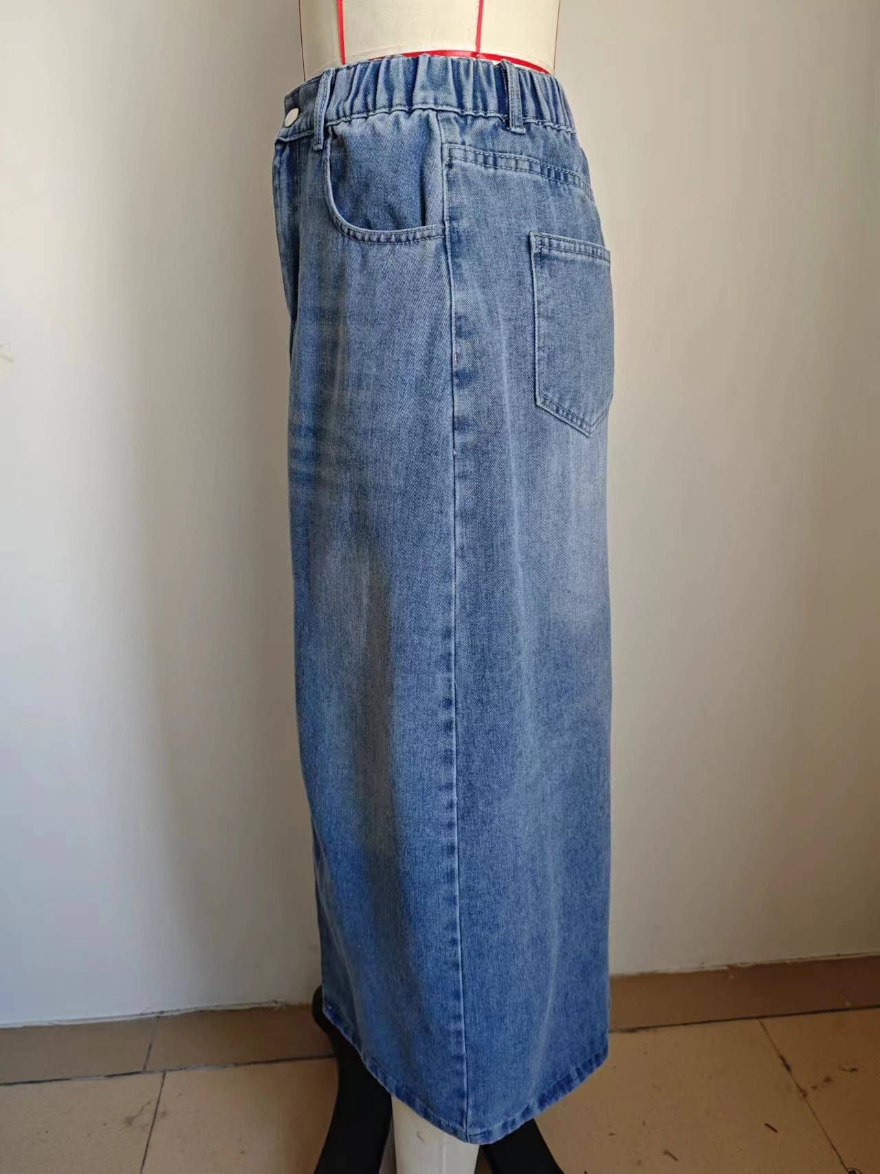 ELASTIC-WAISTED SLIT DENIM SKIRT