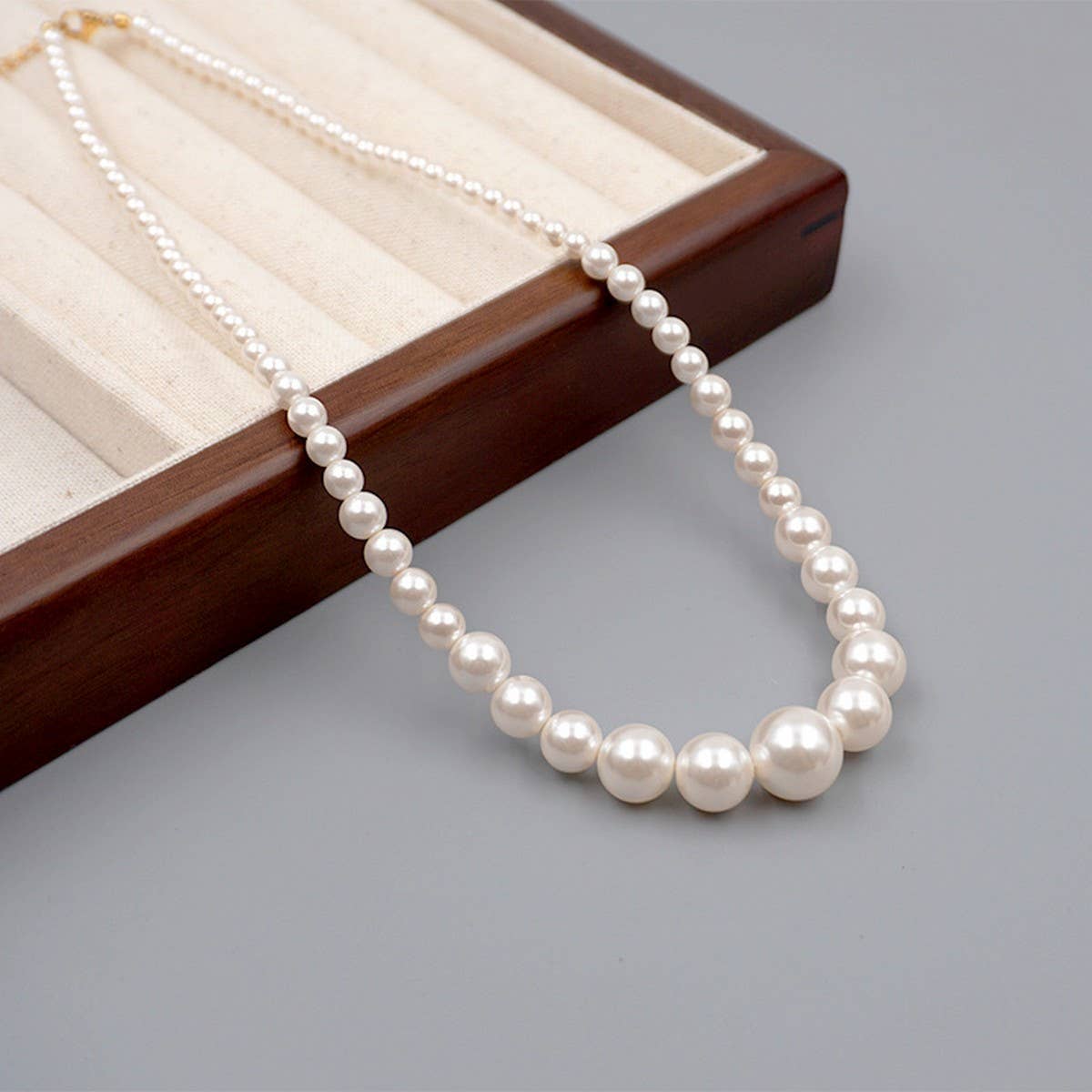 ELEGANT RETRO GRADIENT PEARL NECKLACE