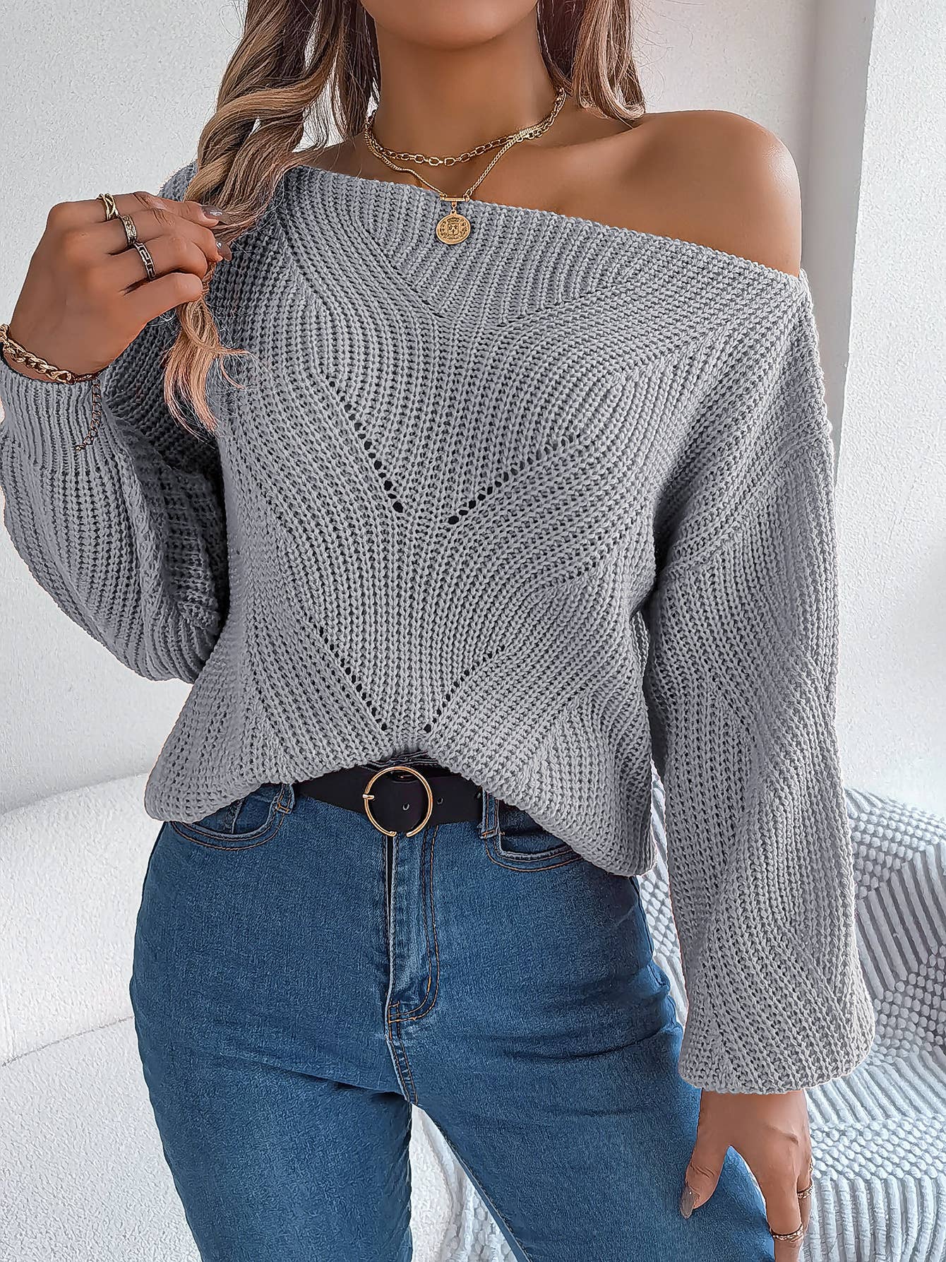 LINE-NECK LANTERN SLEEVE KNIT SWEATER
