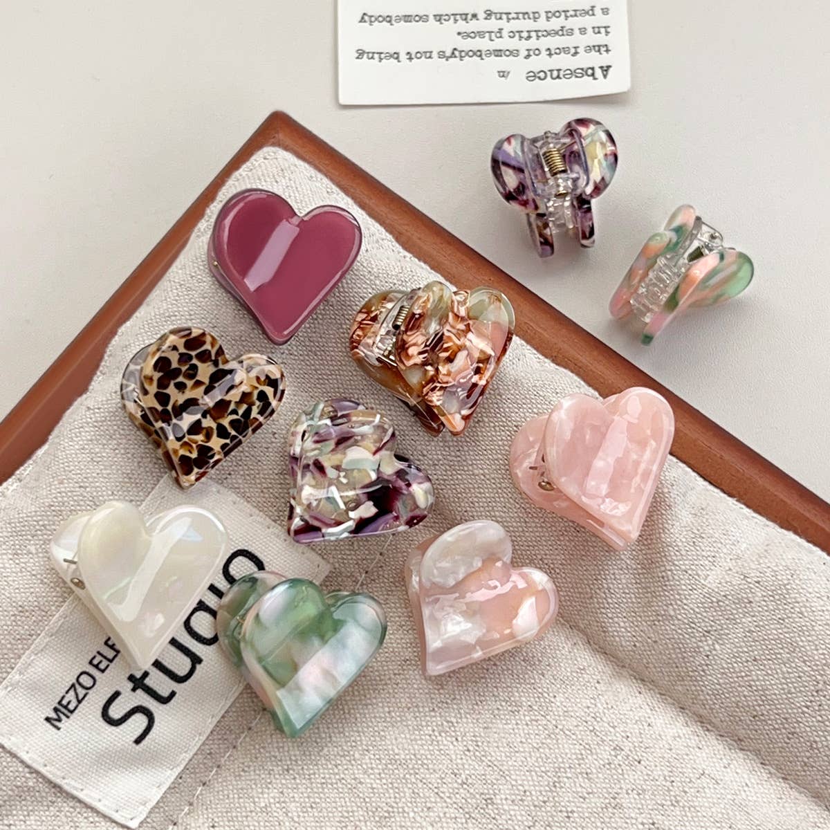 Mini children acetate board heart-shaped gripper