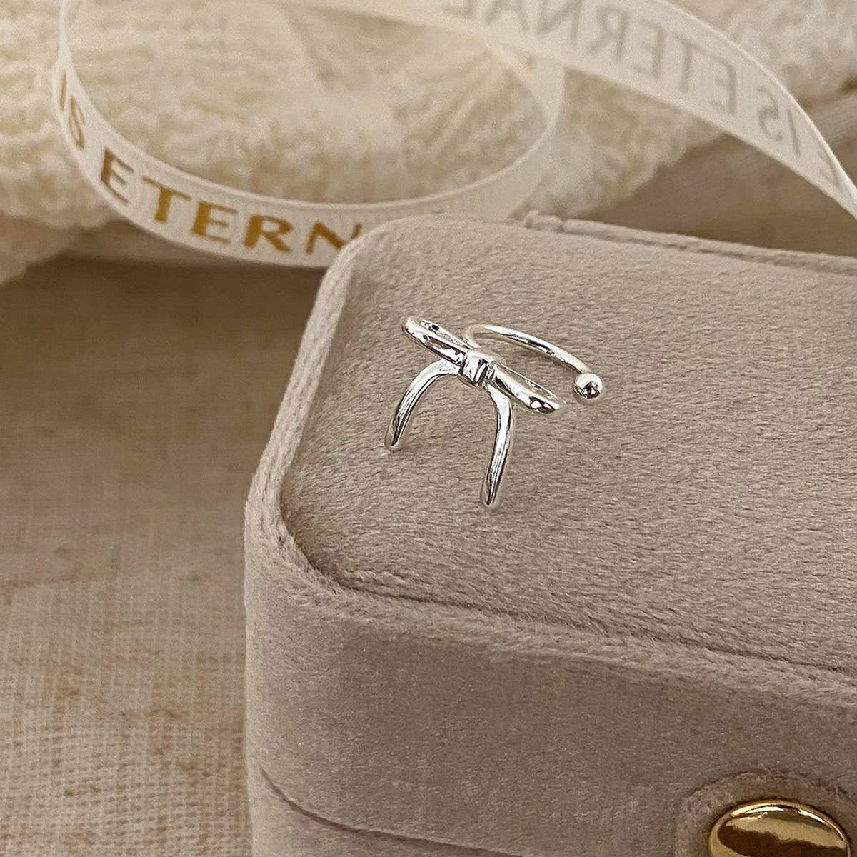 VERSATILE HIGH-END LINE BOW EARRINGS FOR WOMEN