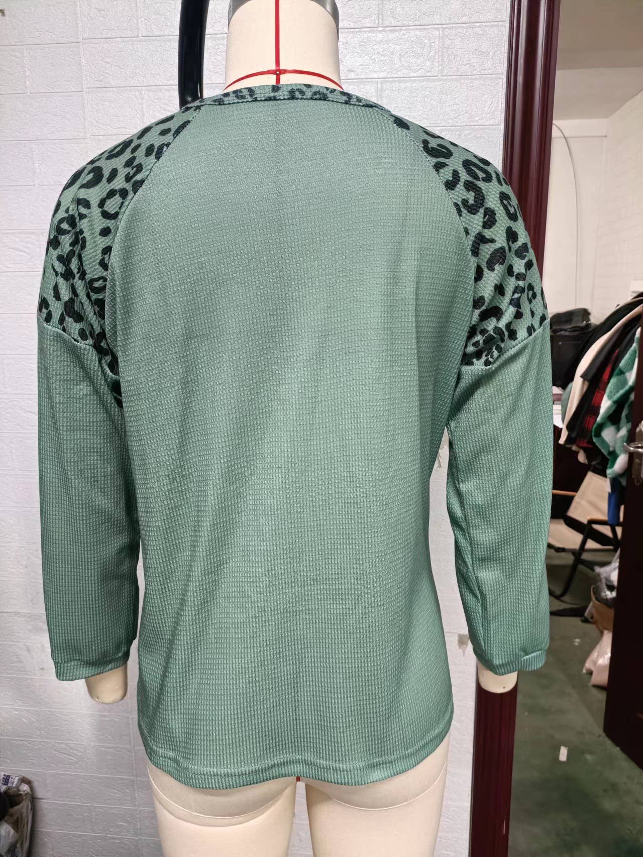 Leopard print color-blocking long-sleeved top