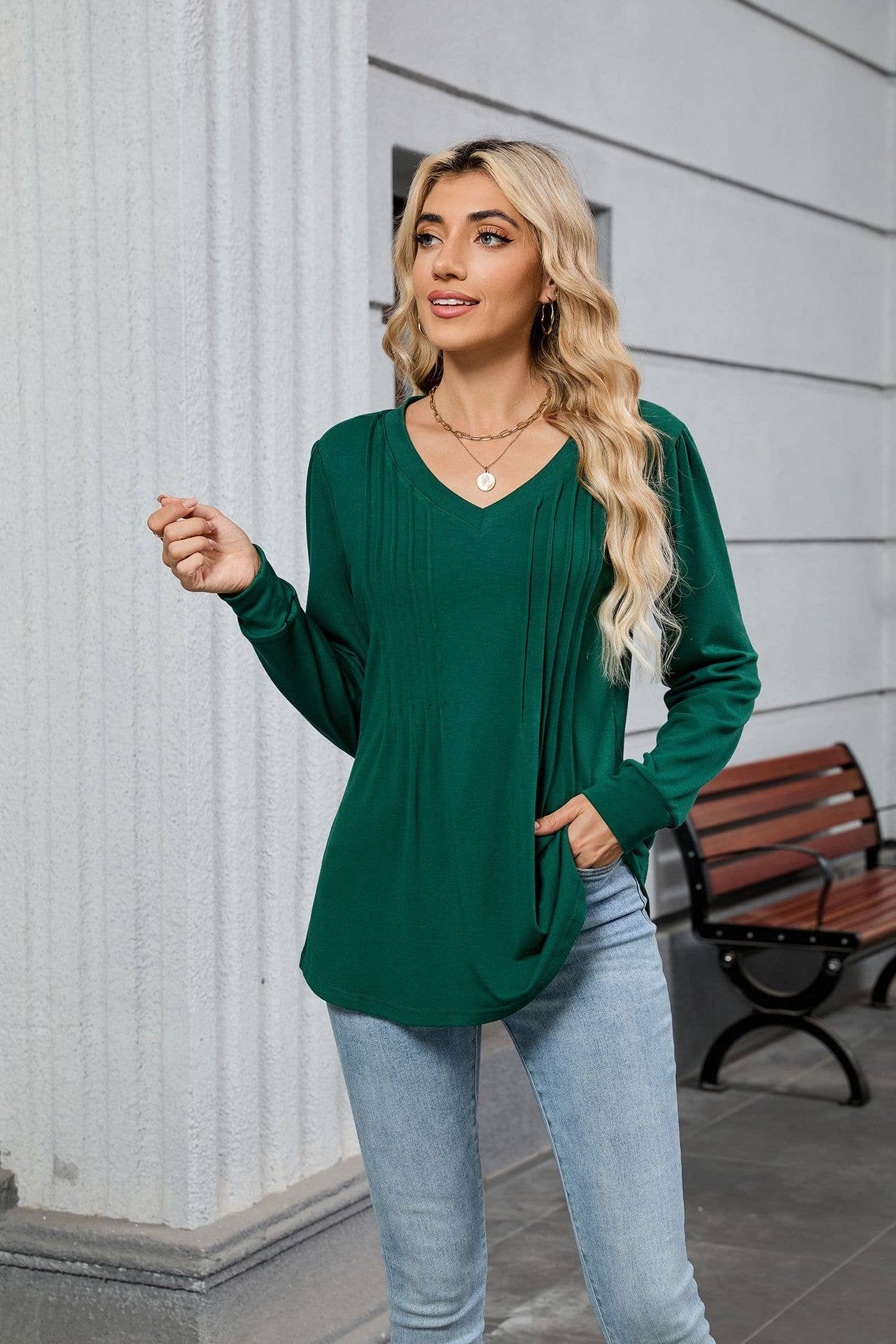 Solid-color V-neck striped long-sleeved T-shirt_CWTBLL4179