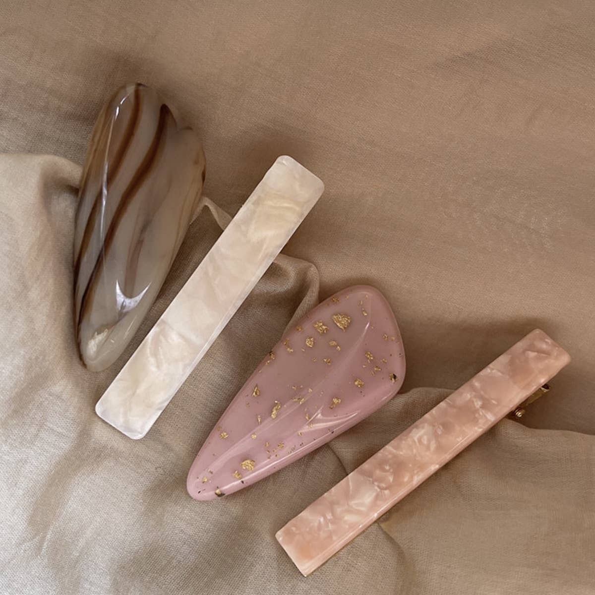 TEMPERAMENT AMBER DUCK BEAK BANGS CLIP HAIRPIN