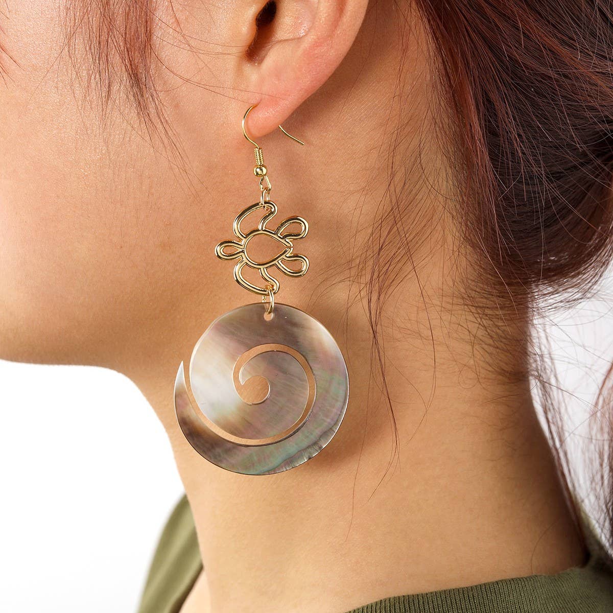 FASHIONABLE DESIGN NATURAL BLACK SHELL EARRINGS