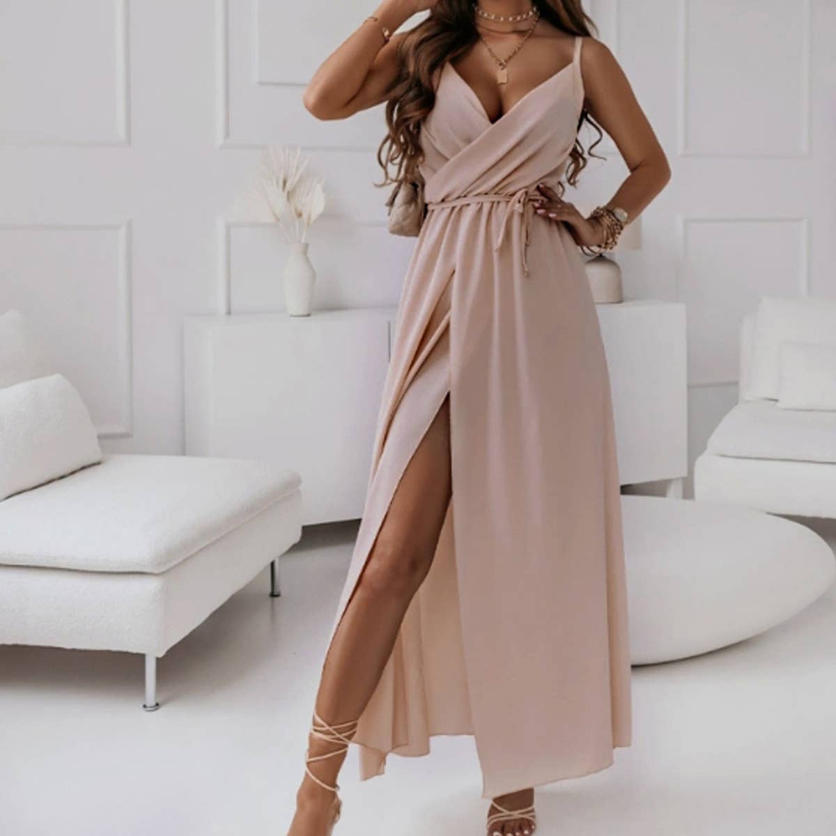 Elegant V-neck, cinched waist slit evening dress