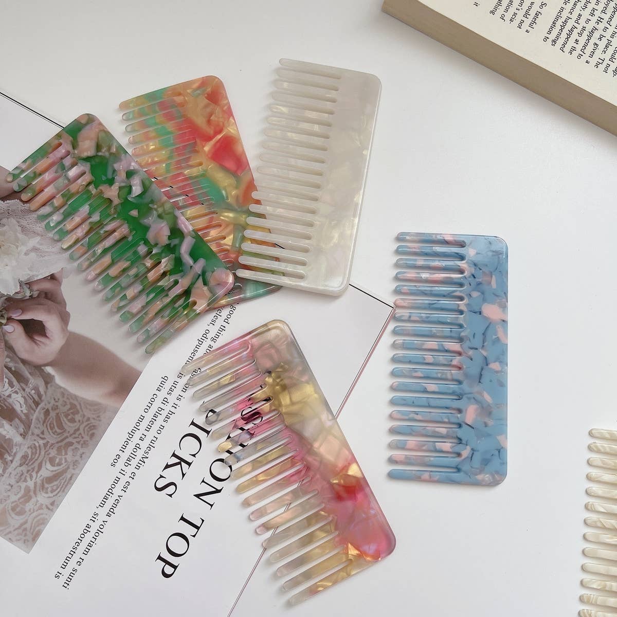 SIMPLE AND EXQUISITE PORTABLE COMB