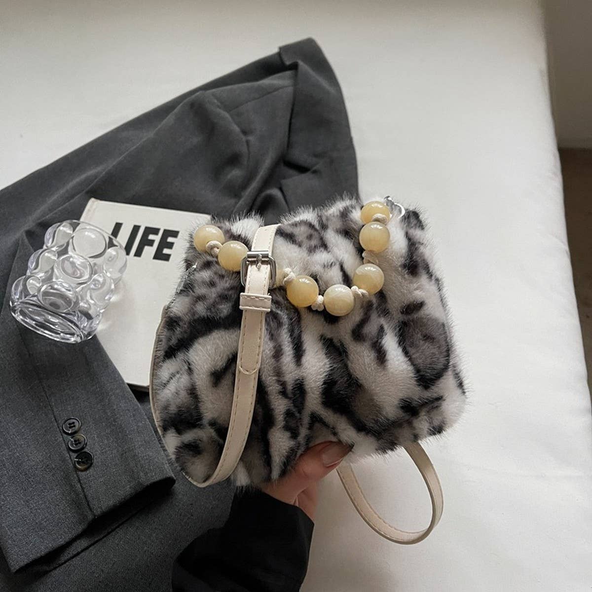 WINTER PLEATED SHOULDER AND CROSSBODY PLUSH BAG_CWAB3942