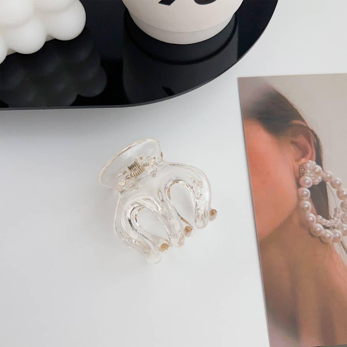 Arc-shaped semi-circular transparent gripper