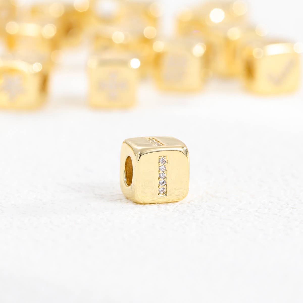 18K Gold-Plated Zirconia Dice Pendant Necklace_CWMM5876