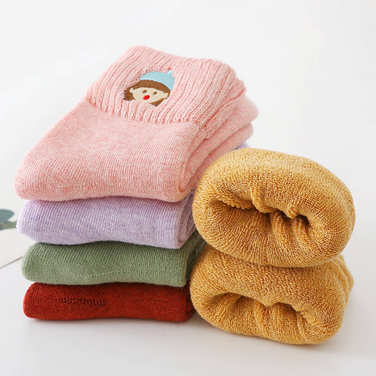 AUTUMN AND WINTER EMBROIDERED TERRY SOCKS_CWMS0990